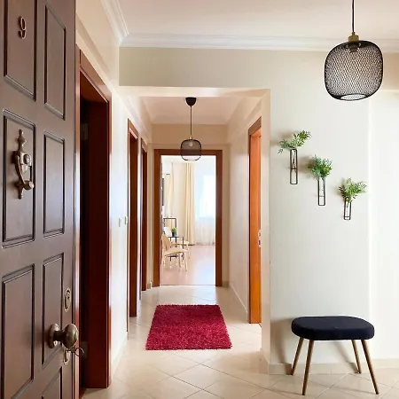 Apartment Center Spacious Flat No9