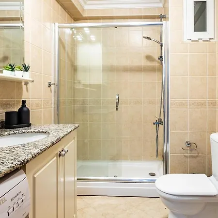 Center Spacious Flat No9 *