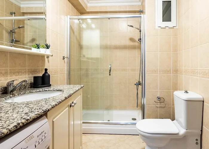 Center Spacious Flat No9 *