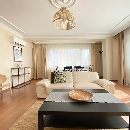 Center Spacious Flat No9 דירה