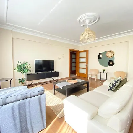 Center Spacious Flat No9 דירה