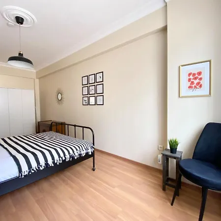 Center Spacious Flat No9 *